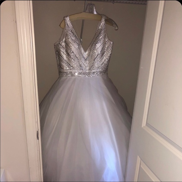 Wedding/prom dress - Picture 2 of 2